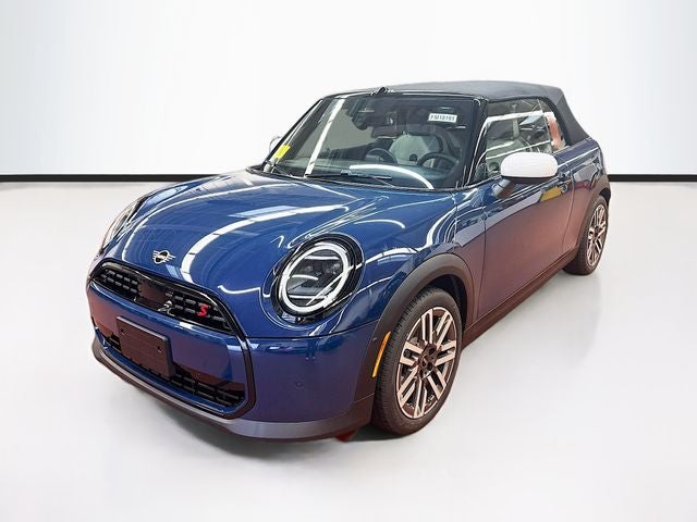 2026 MINI CONVERTIBLE SIGNATURE PLUS in Indigo Sunset Blue Metallic — front three-quarter view